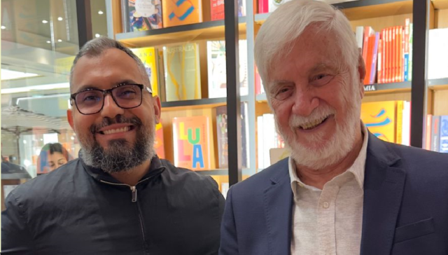 Guilherme de Carvalho ao lado de Pedro Malan, um dos autores do livro em celebração ao Plano Real