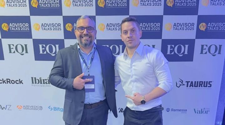 Guilherme de Carvalho, diretor do Grupo Ávila, ao lado de Gustavo Araújo, idealizador do Advisor Talks