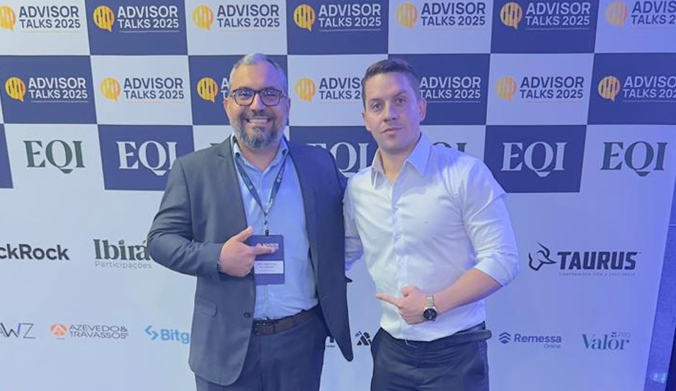 Guilherme de Carvalho, diretor do Grupo Ávila, ao lado de Gustavo Araújo, idealizador do Advisor Talks
